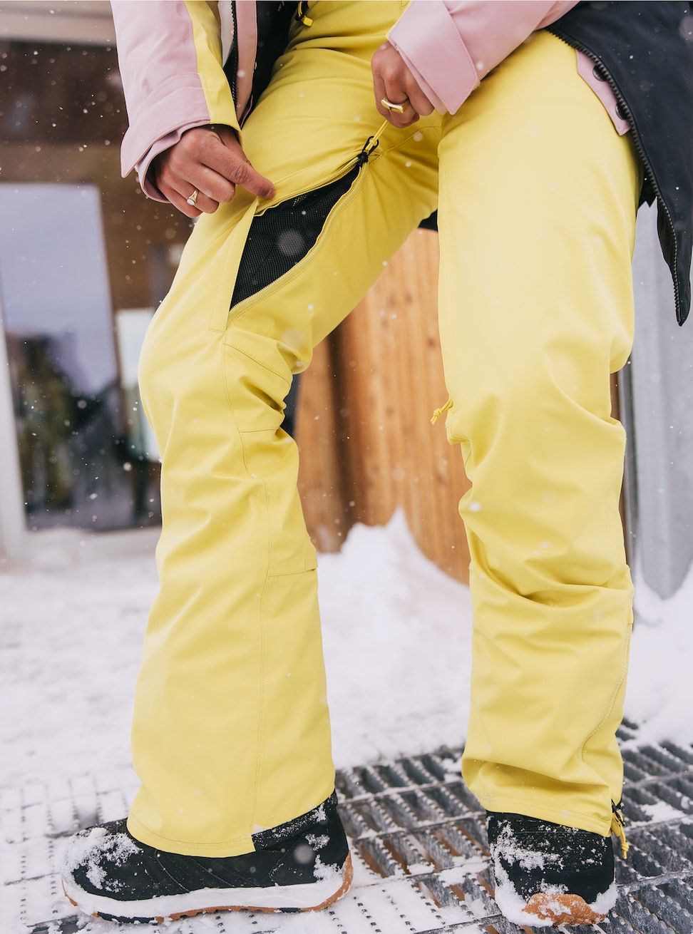 Women's Burton Marcy High Rise Stretch 2L Pants Sulfur Snow Pants