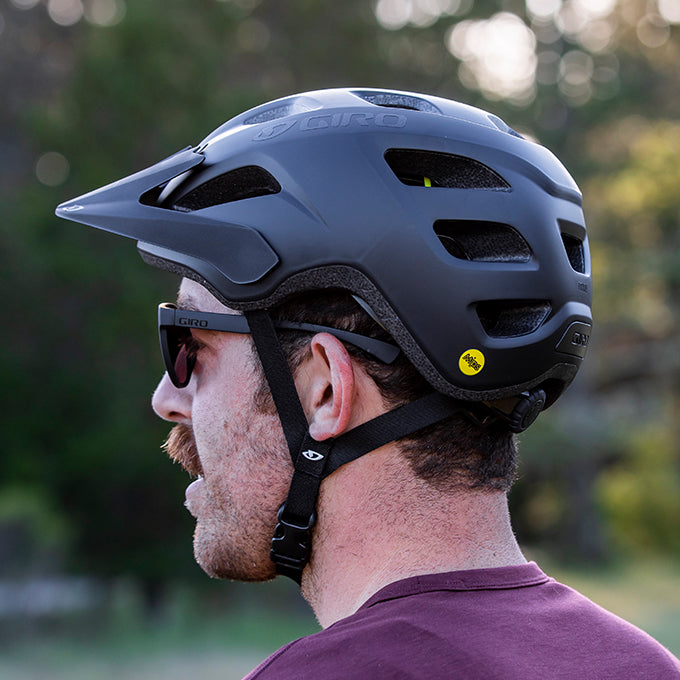 Mips helmet deals mtb